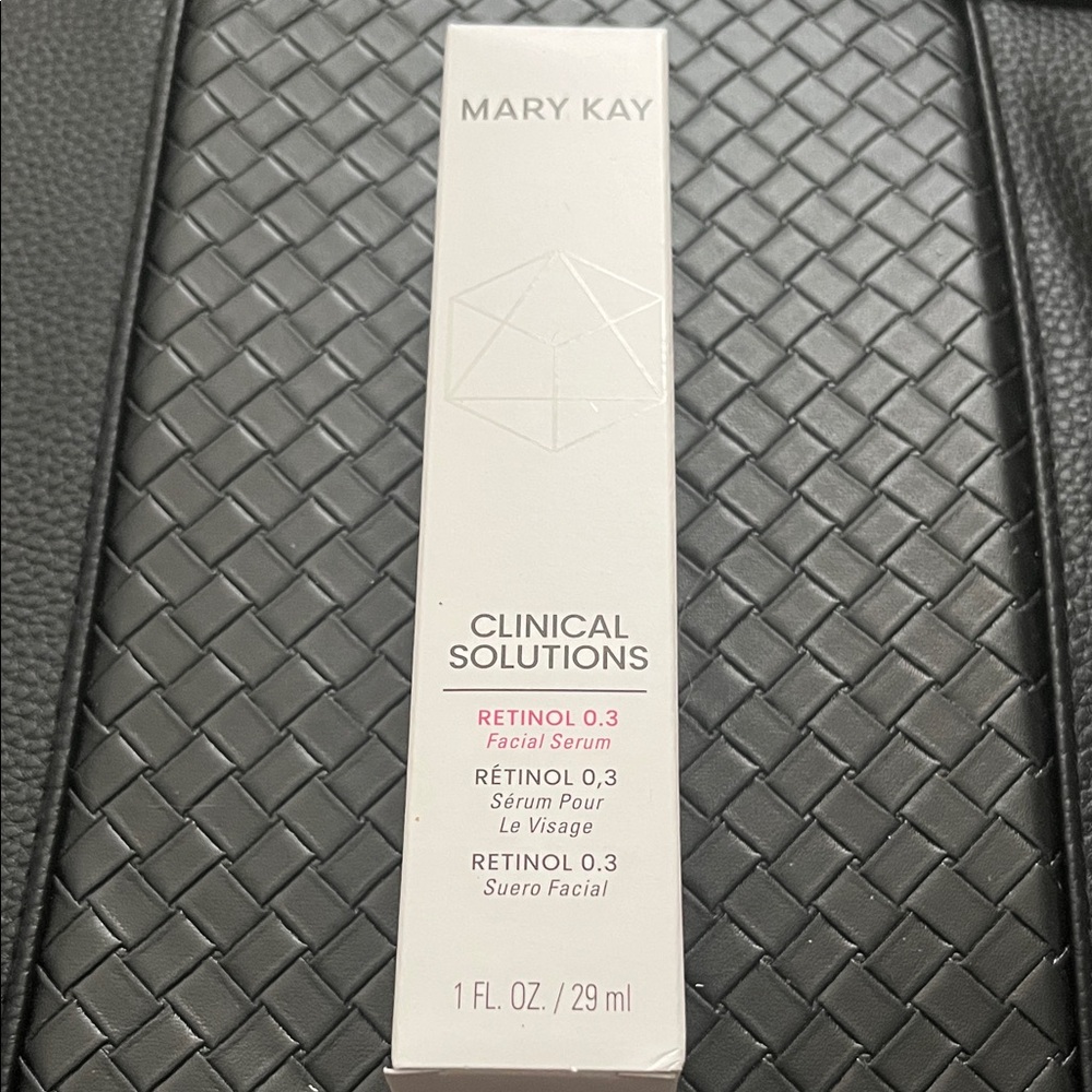 Mary Kay Clinical Solutions Retinol 0.3 Serum - White and Pink